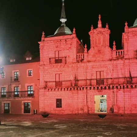 Apartamento Turistico Plaza Del Ayuntamiento Daire Ponferrada Dış mekan fotoğraf