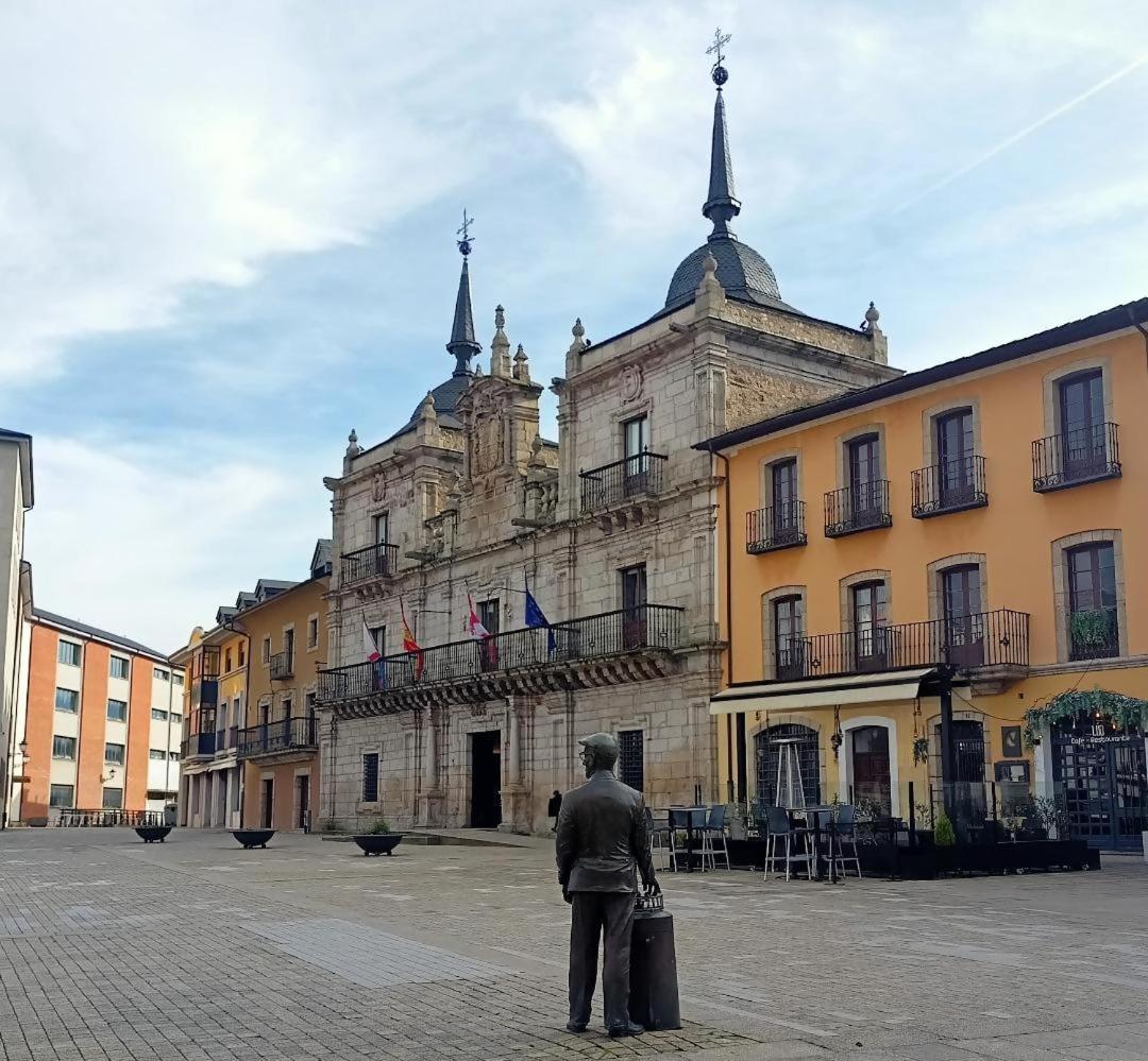 Apartamento Turistico Plaza Del Ayuntamiento Daire Ponferrada Dış mekan fotoğraf